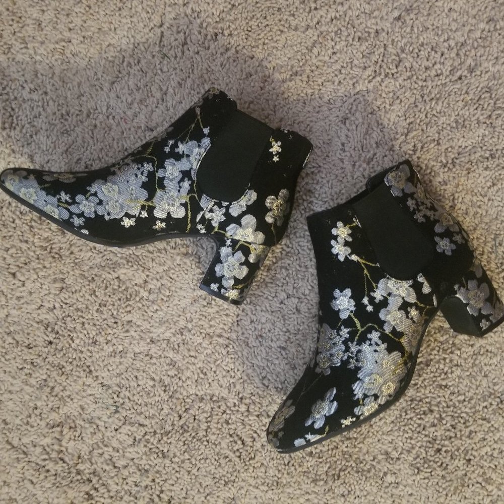 Anne Klein Gorgia Ankle Booties NWT